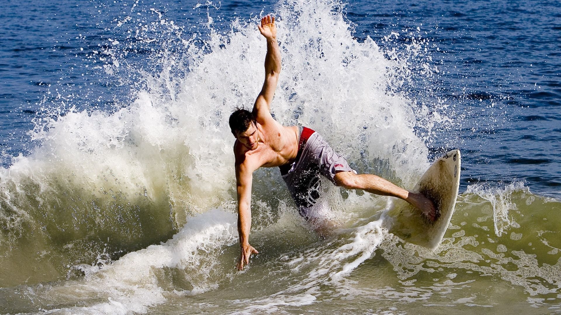 欧冠十六强：莱比锡逼平曼城 佩普承认首回合“踢得不够好”